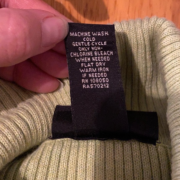 Women’s Sweater - Picture 6 of 6